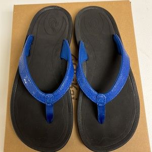 OluKai Kulapa Kai Size 6 sandals in Blk/Blue. New…never worn
